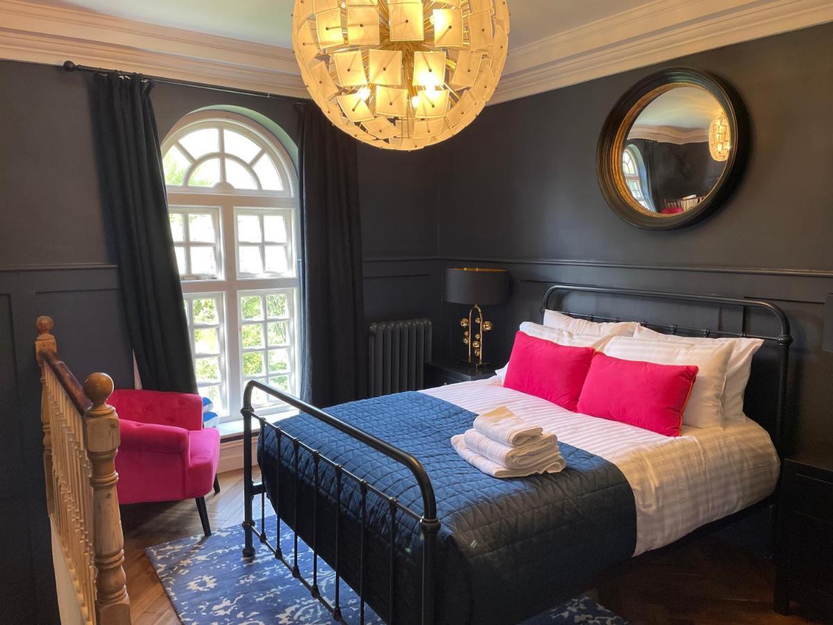 Eastwood Observatory: 12 Bedrooms, Swimming Pool And Tennis Court 黑尔舍姆 外观 照片