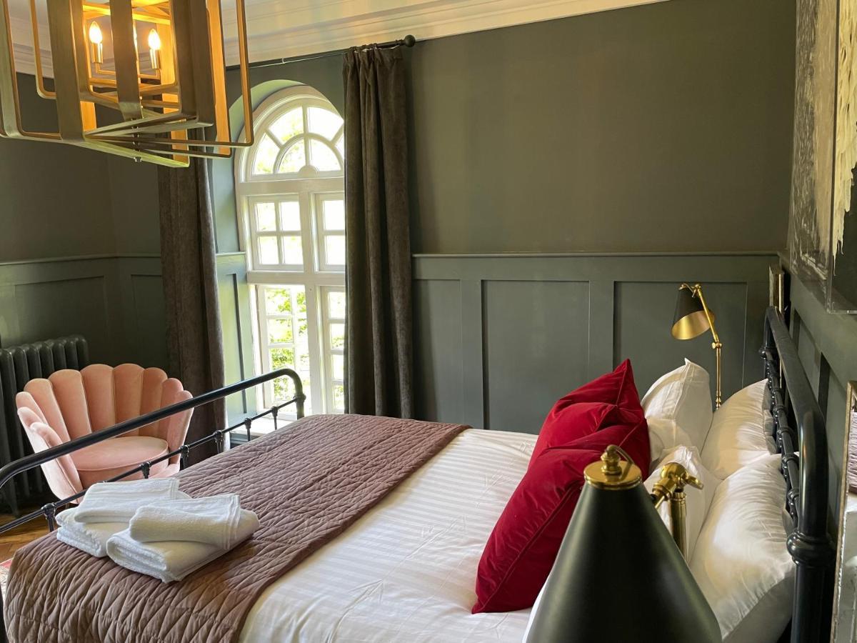 Eastwood Observatory: 12 Bedrooms, Swimming Pool And Tennis Court 黑尔舍姆 外观 照片